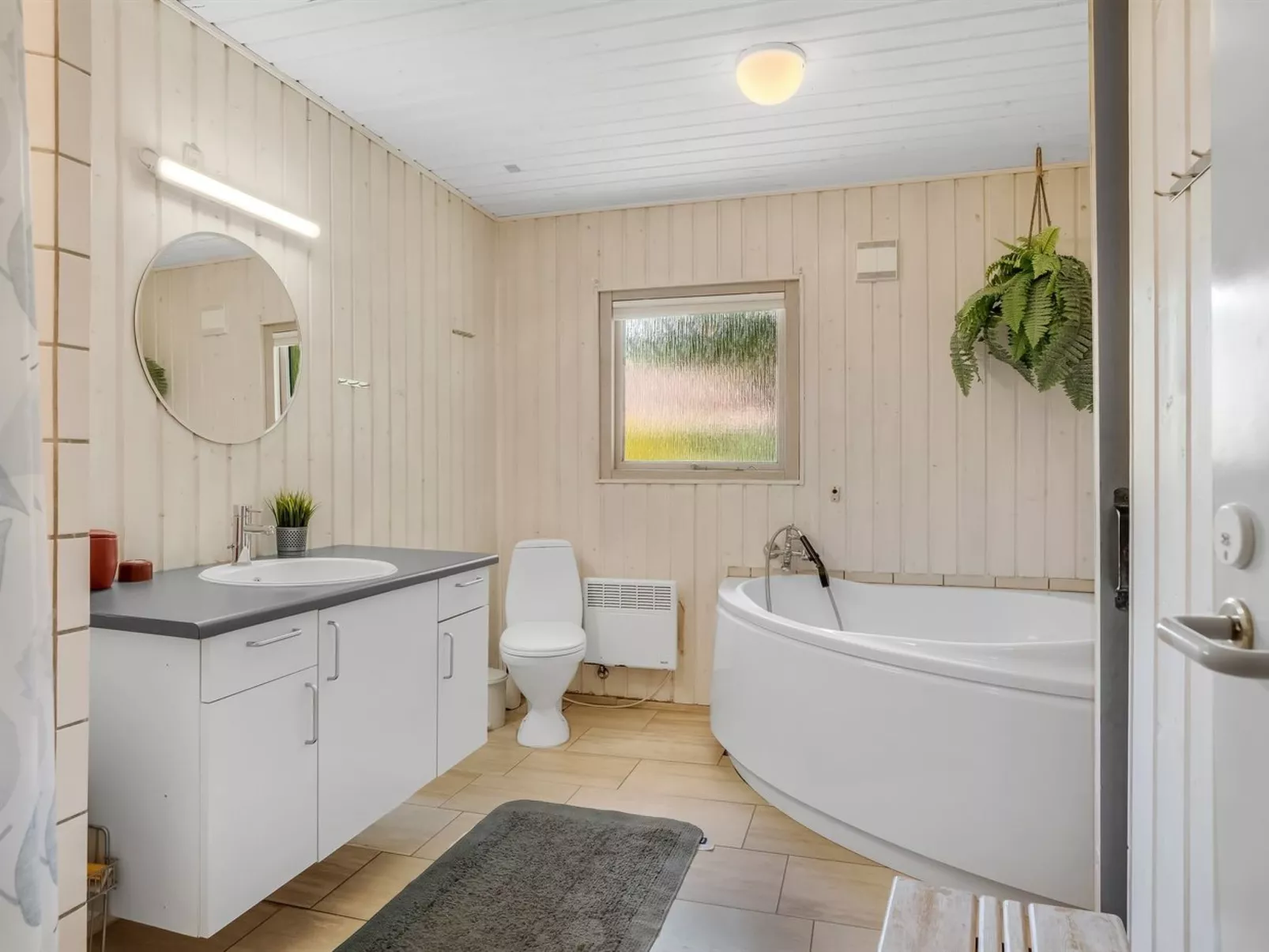 "Anine" - 200m to the fjord-Inside