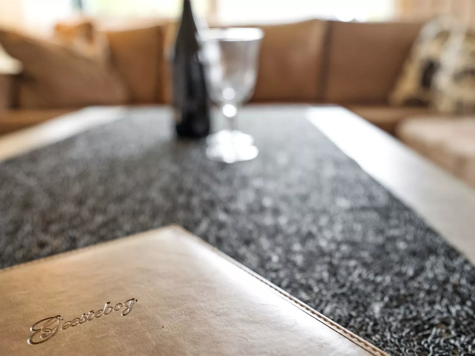 "Tayler" - 1.8km from the sea-Dedans