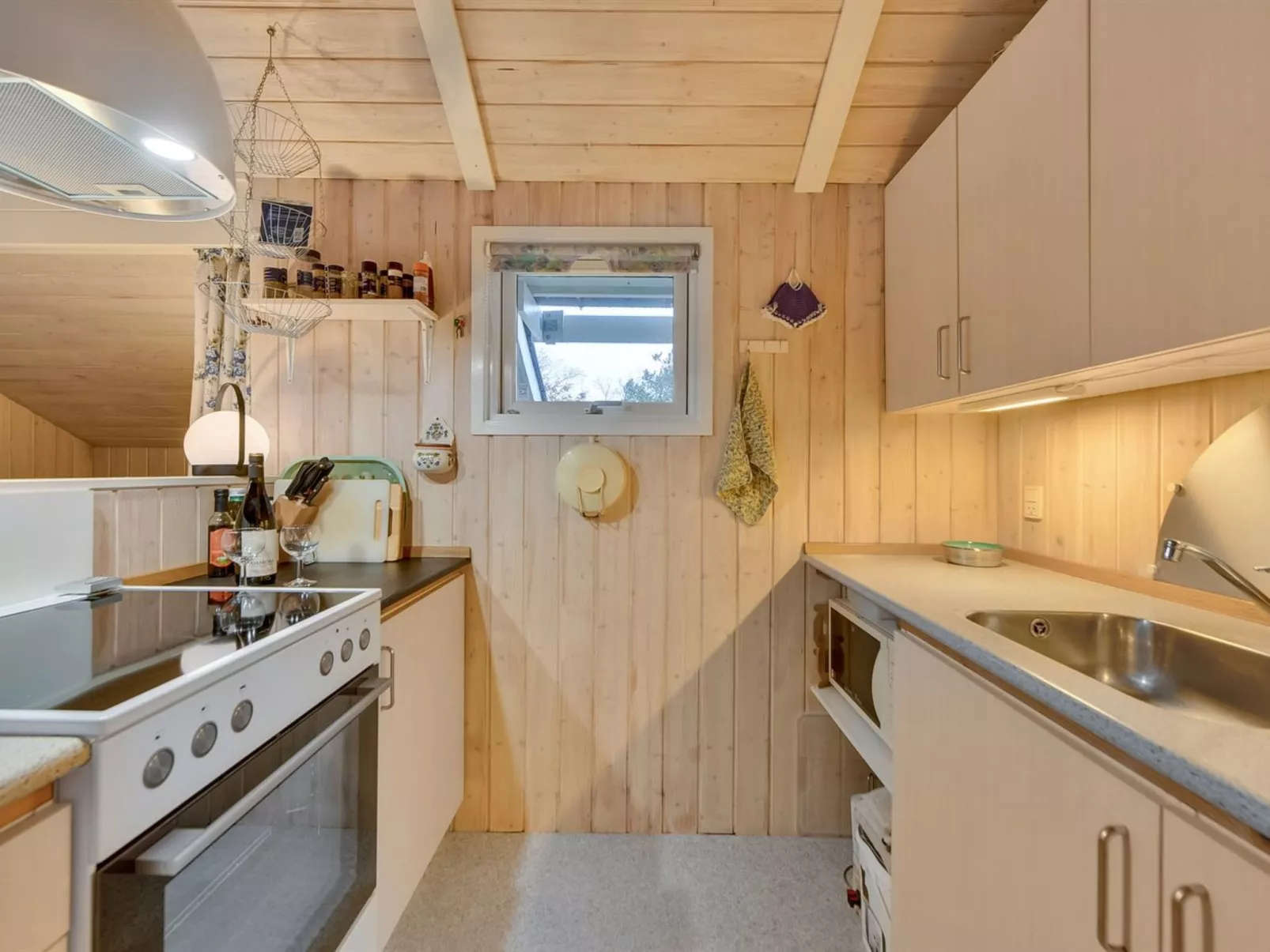 "Hannah" - 300m to the fjord-Inside