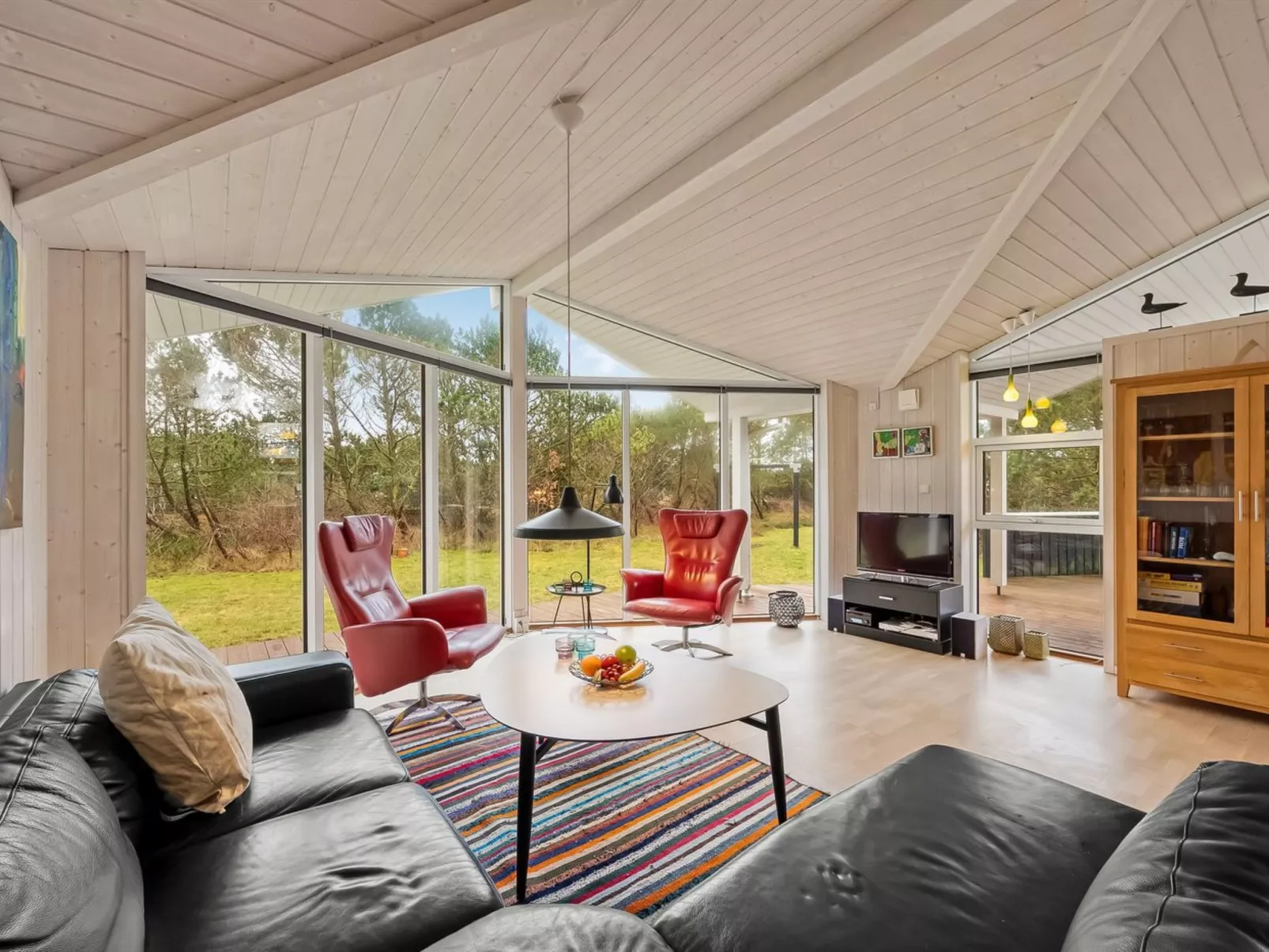 "Helen" - 500m to the fjord-Inside