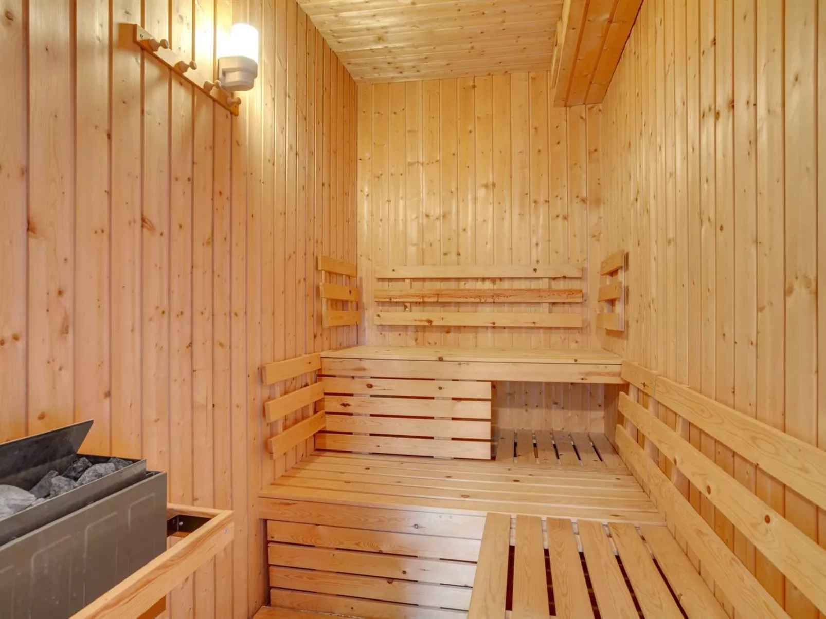 "Jobst" - 150m from the sea-Drinnen