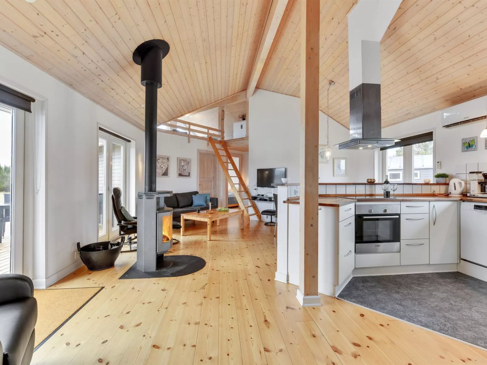 "Karmen" - 300m to the fjord-Dedans