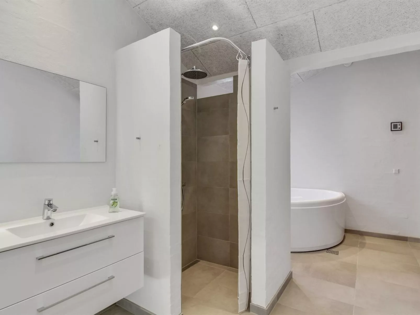 "Grith" - 1km from the sea-Inside