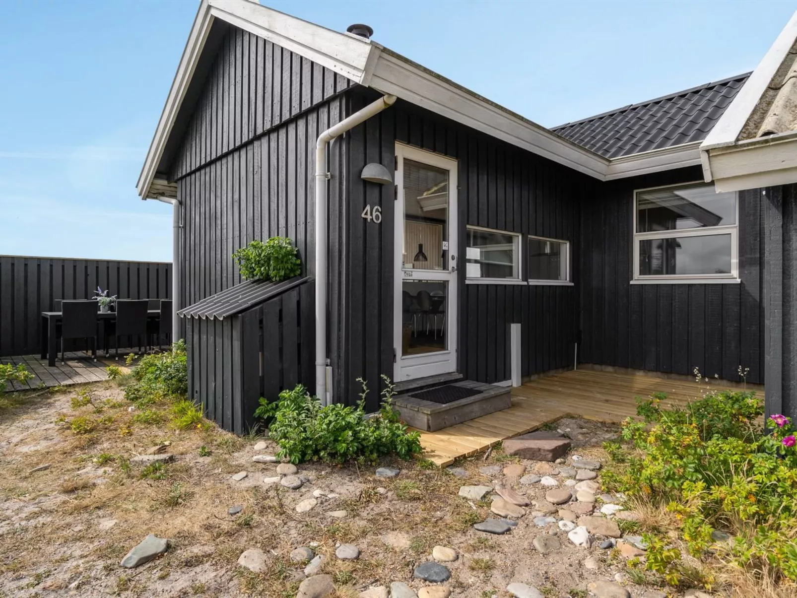 "Anthonette" -  from the sea-Drinnen