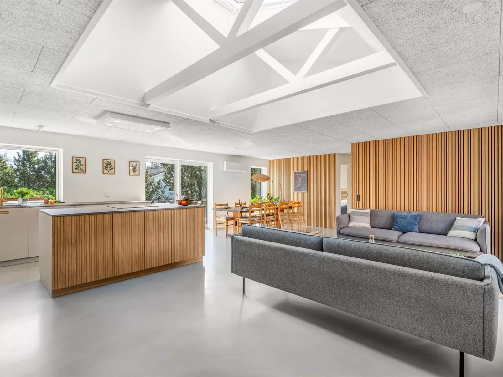 "Gunny" - 500m to the fjord-Drinnen