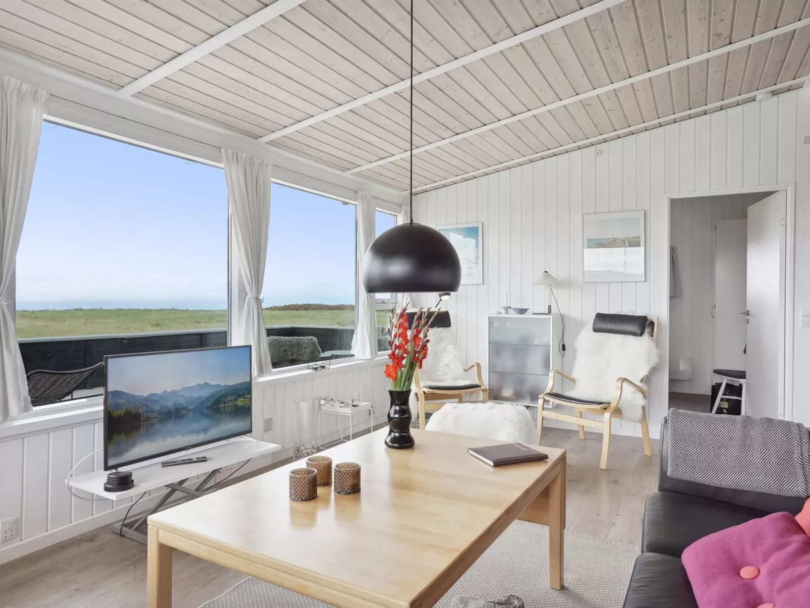 "Dyri" - 75m from the sea-Inside