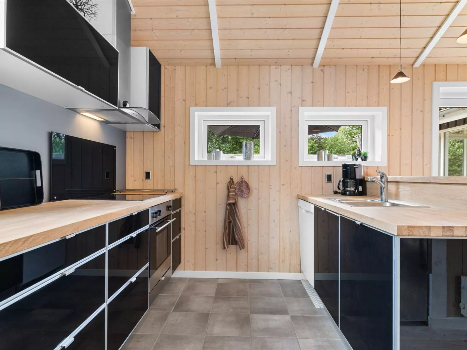 "Ønevus" - 550m from the sea-Drinnen