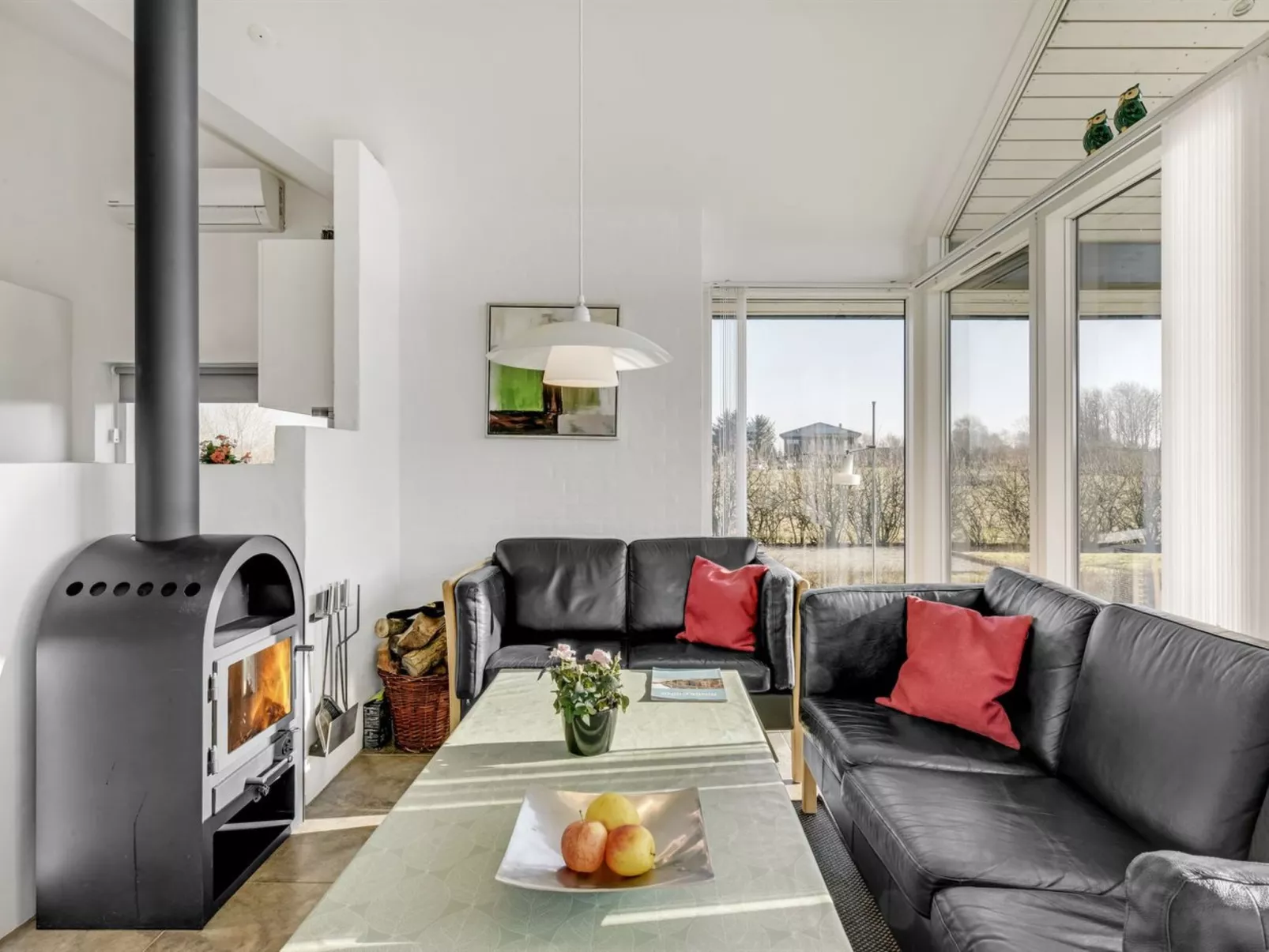 "Donka" - 300m to the fjord-Drinnen