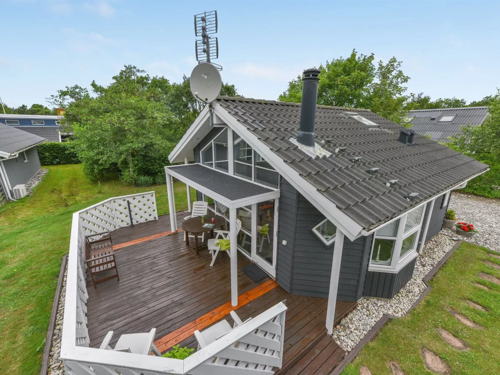 "Yara" - 1km to the fjord-Outside