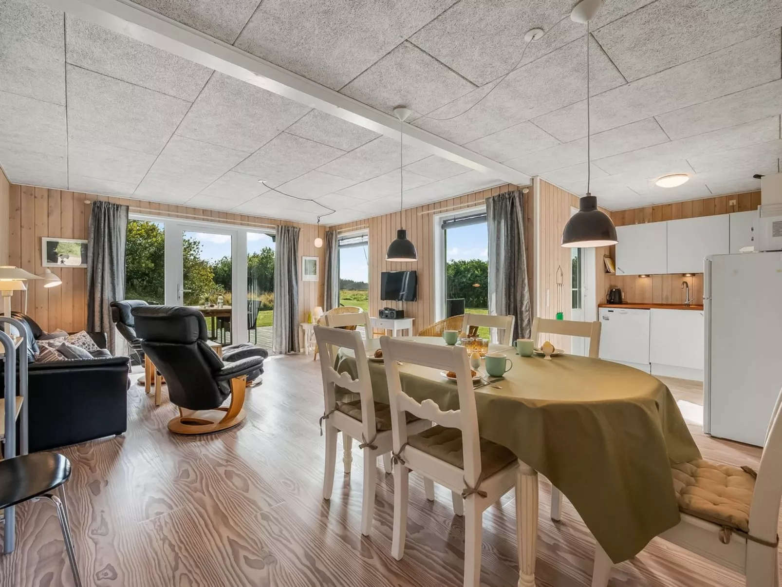 "Holm" - 700m to the fjord-Inside