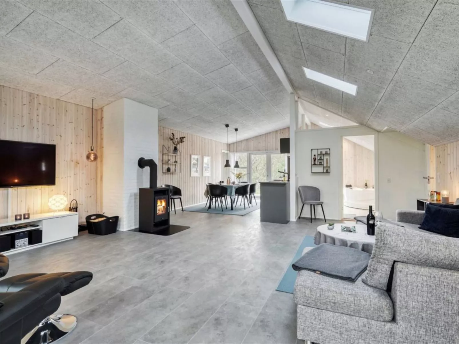 "Gustaf" - 400m to the fjord-Inside