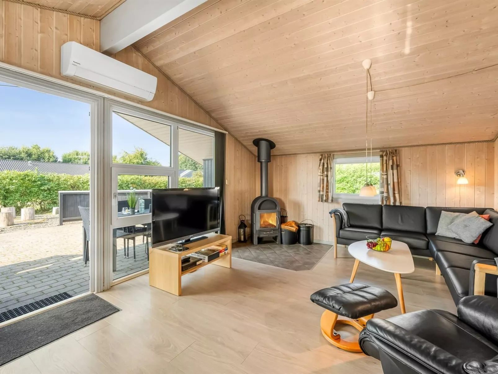 "Robertha" - 800m to the fjord-Dedans