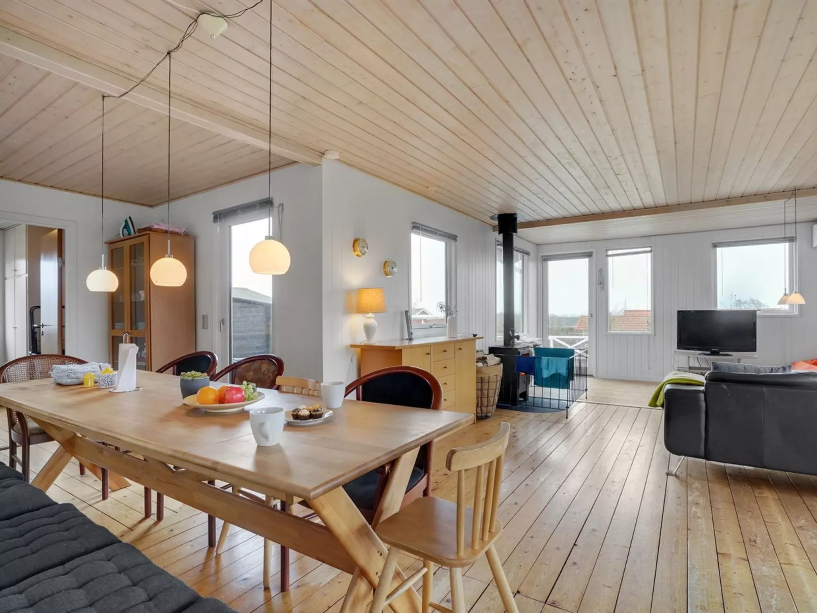 "Awer" - 300m to the fjord-Inside