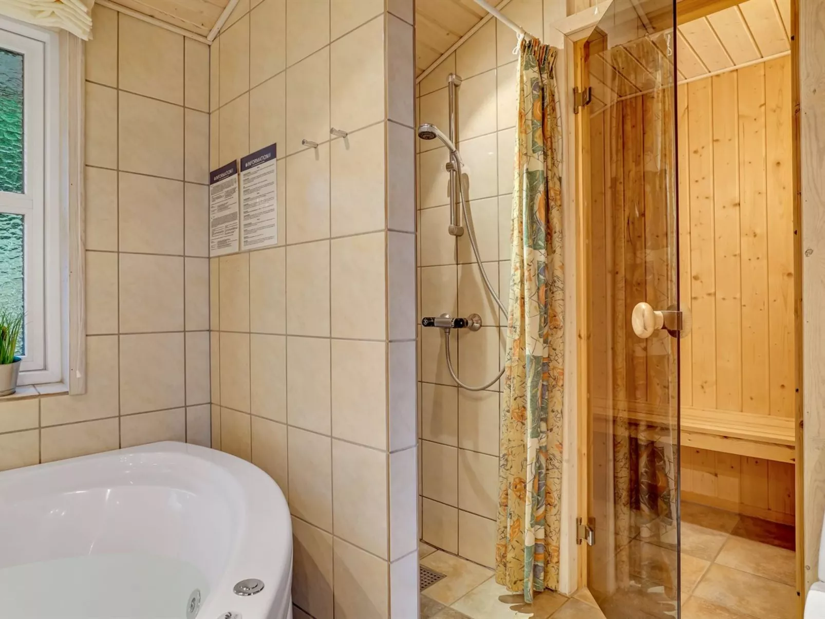 "Sighwarth" - 350m from the sea-Inside