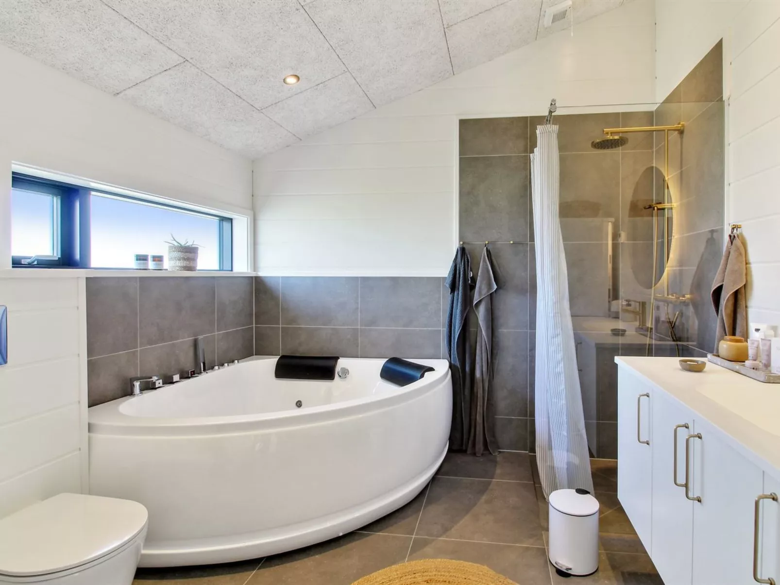 "Serey" - 1.4km from the sea-Drinnen