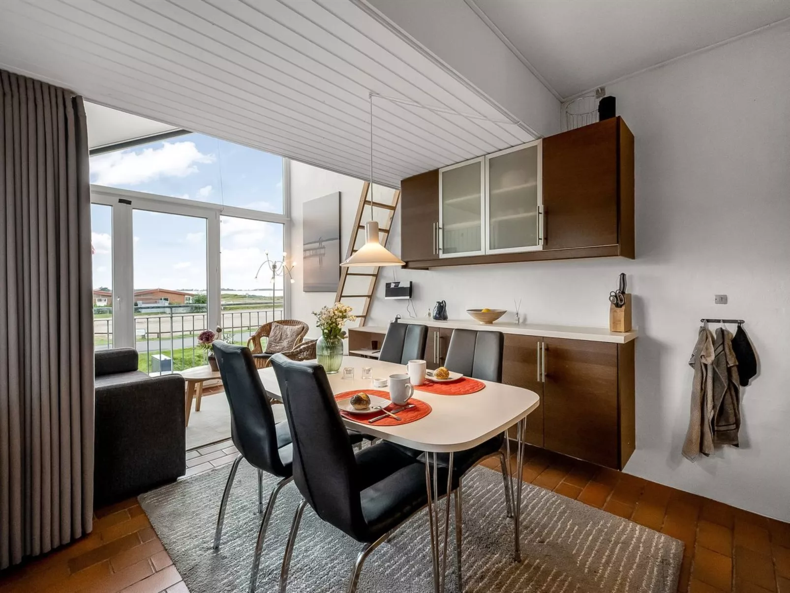 "Alvy" - 100m to the fjord-Inside