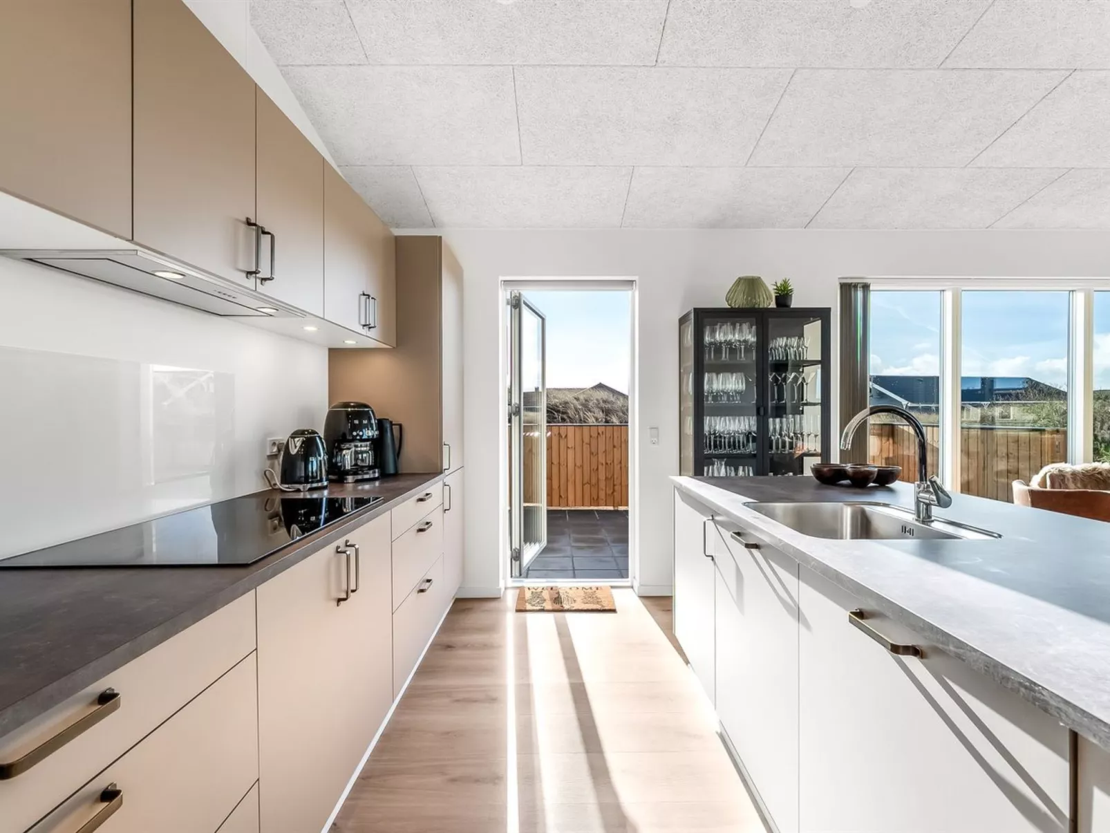 "Waldar" -  from the sea-Inside