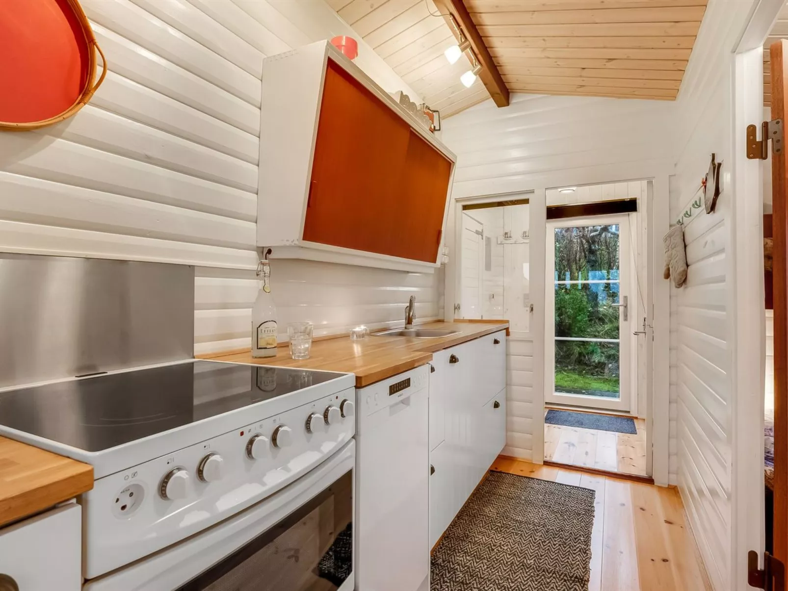 "Dimo" - 300m to the fjord-Inside