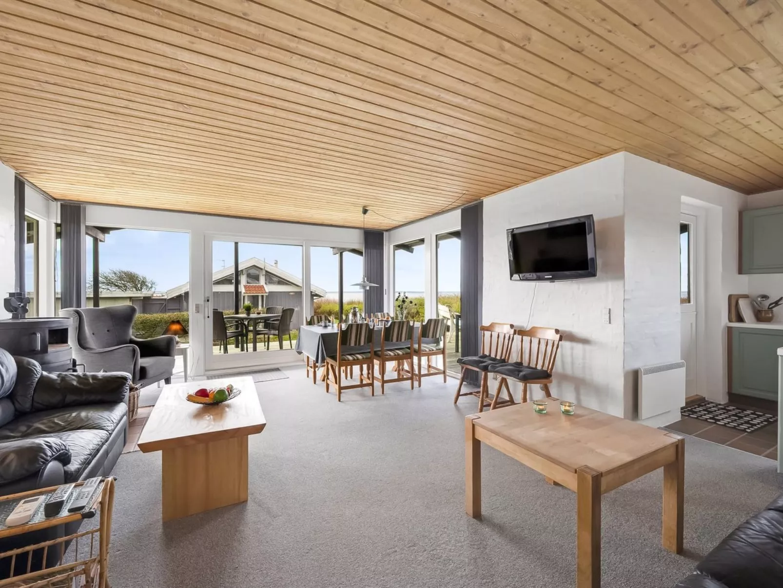 "Kirsa" - 200m to the fjord-Dedans