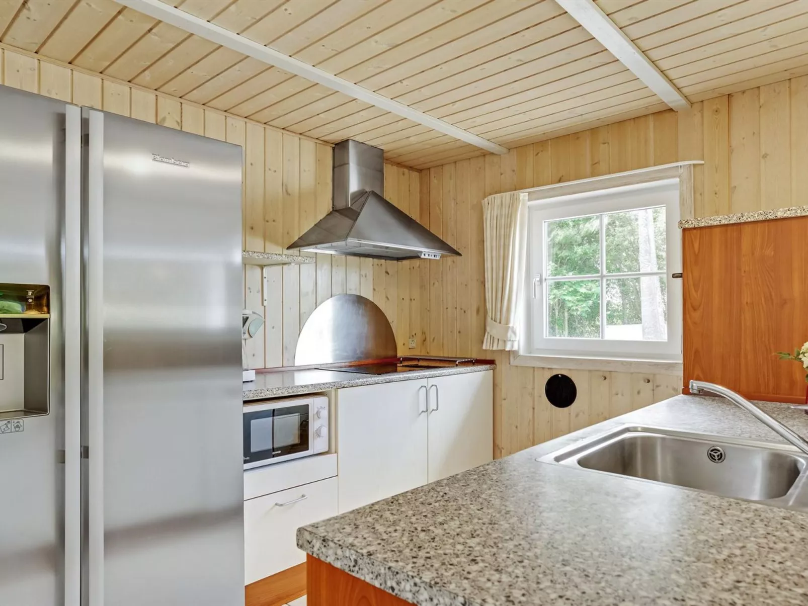 "Munder" - 1.2km to the fjord-Dedans