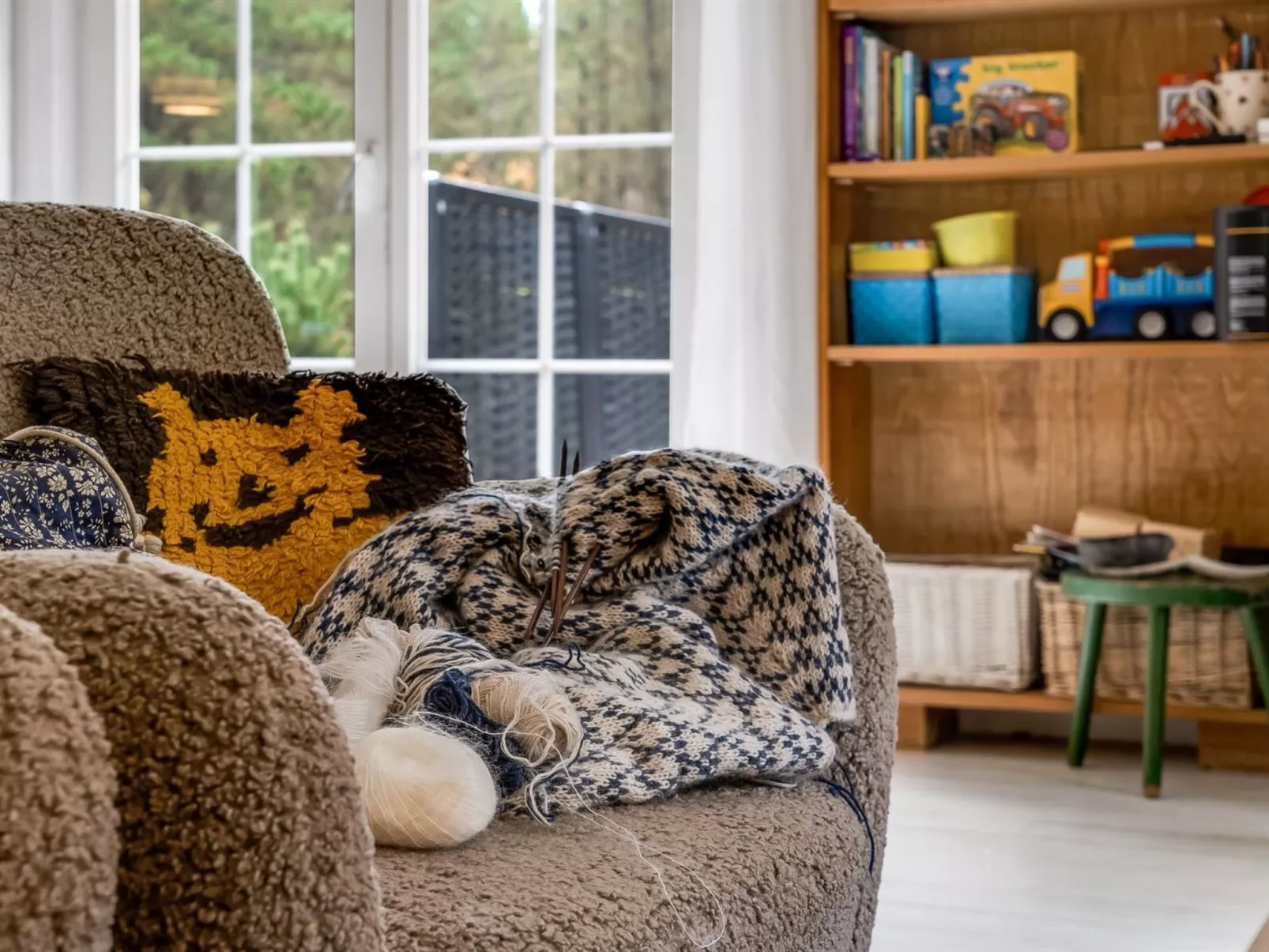 "Eimi" - 1.5km from the sea-Drinnen