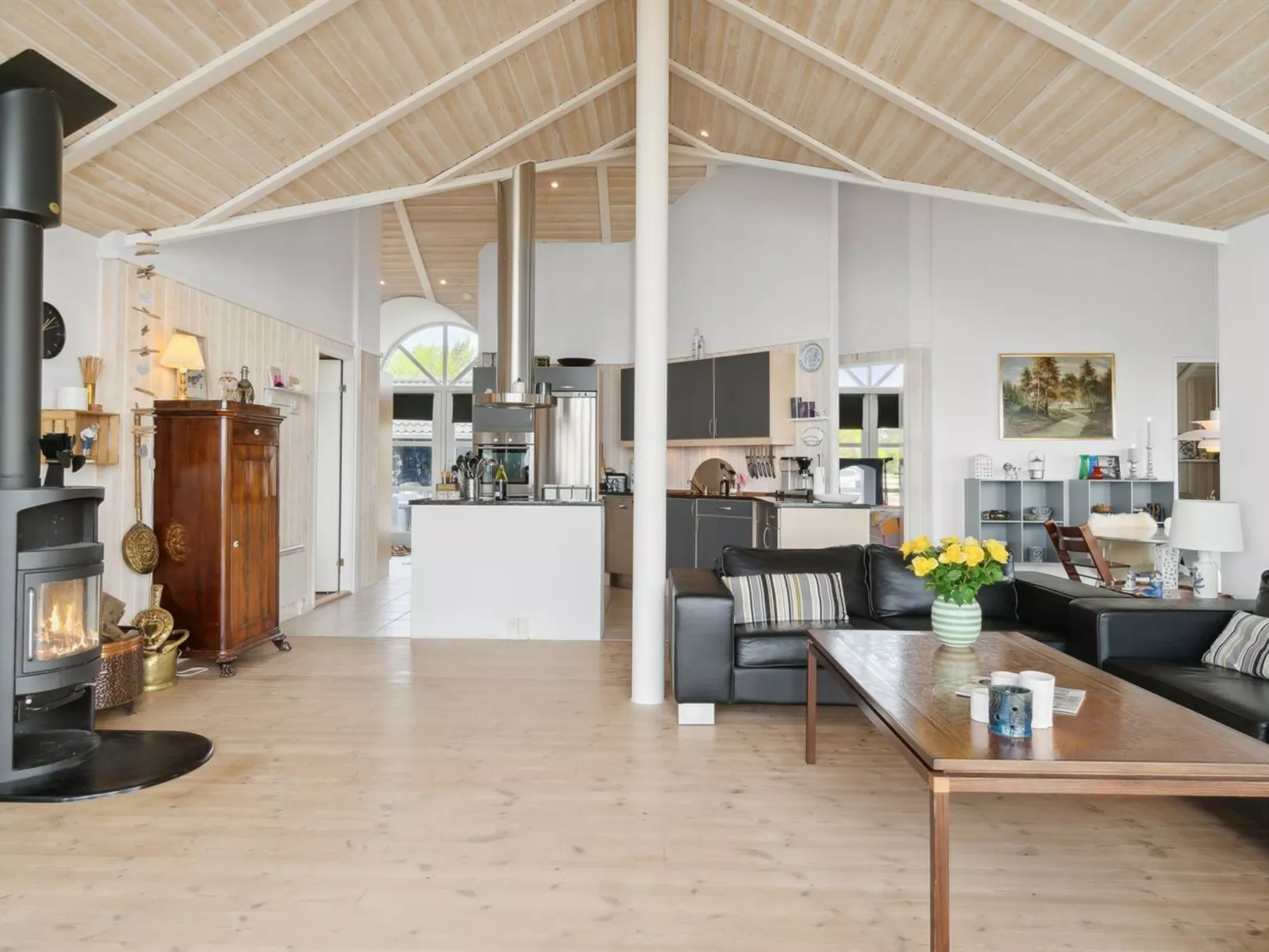 "Elspeth" - 25m from the sea-Inside