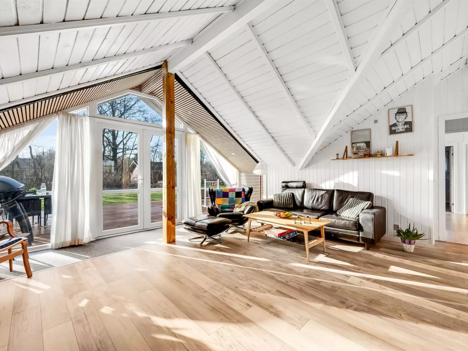 "Anu" - 300m to the fjord-Drinnen