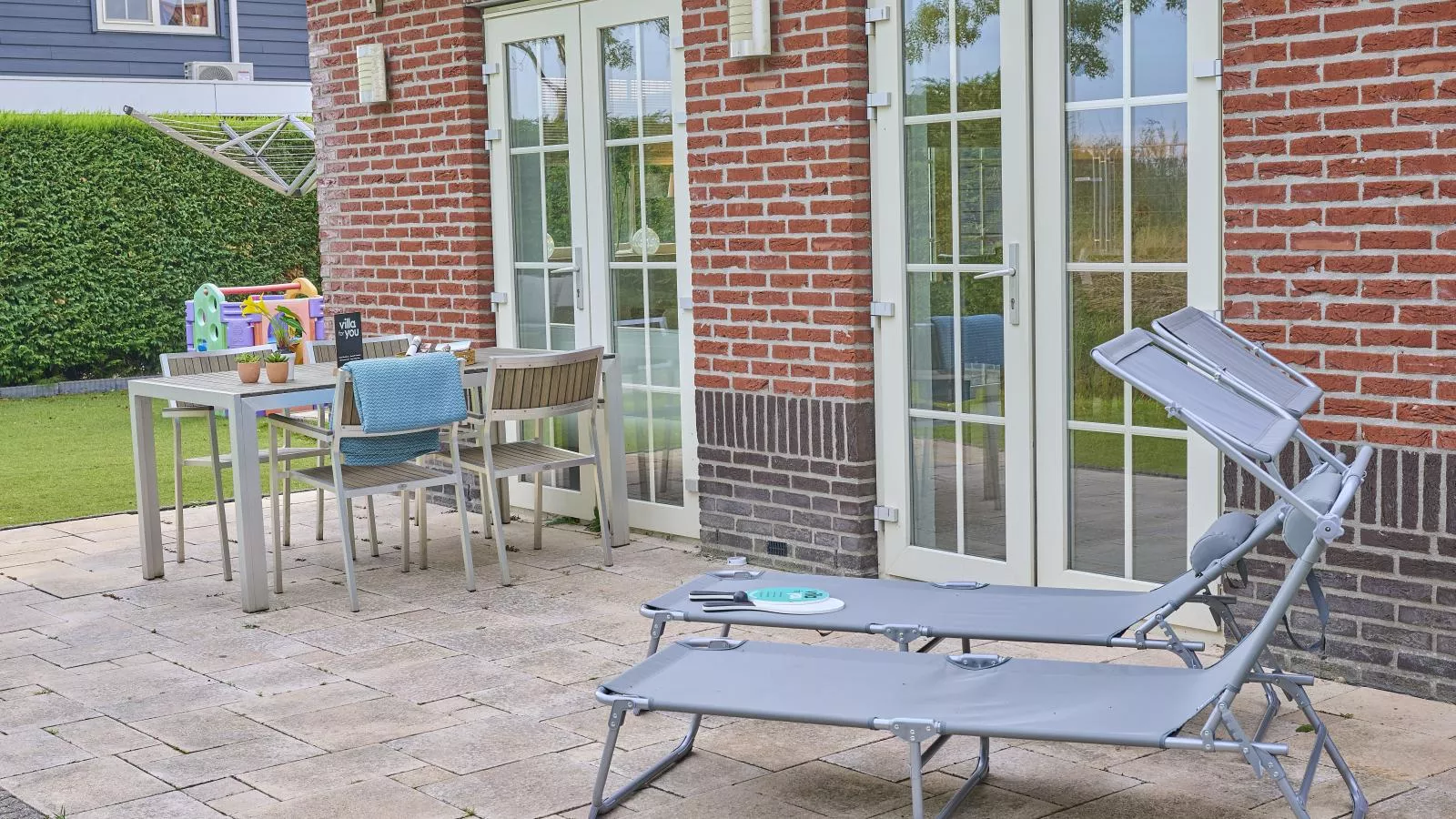 Villa Robinie-Gardens in summer