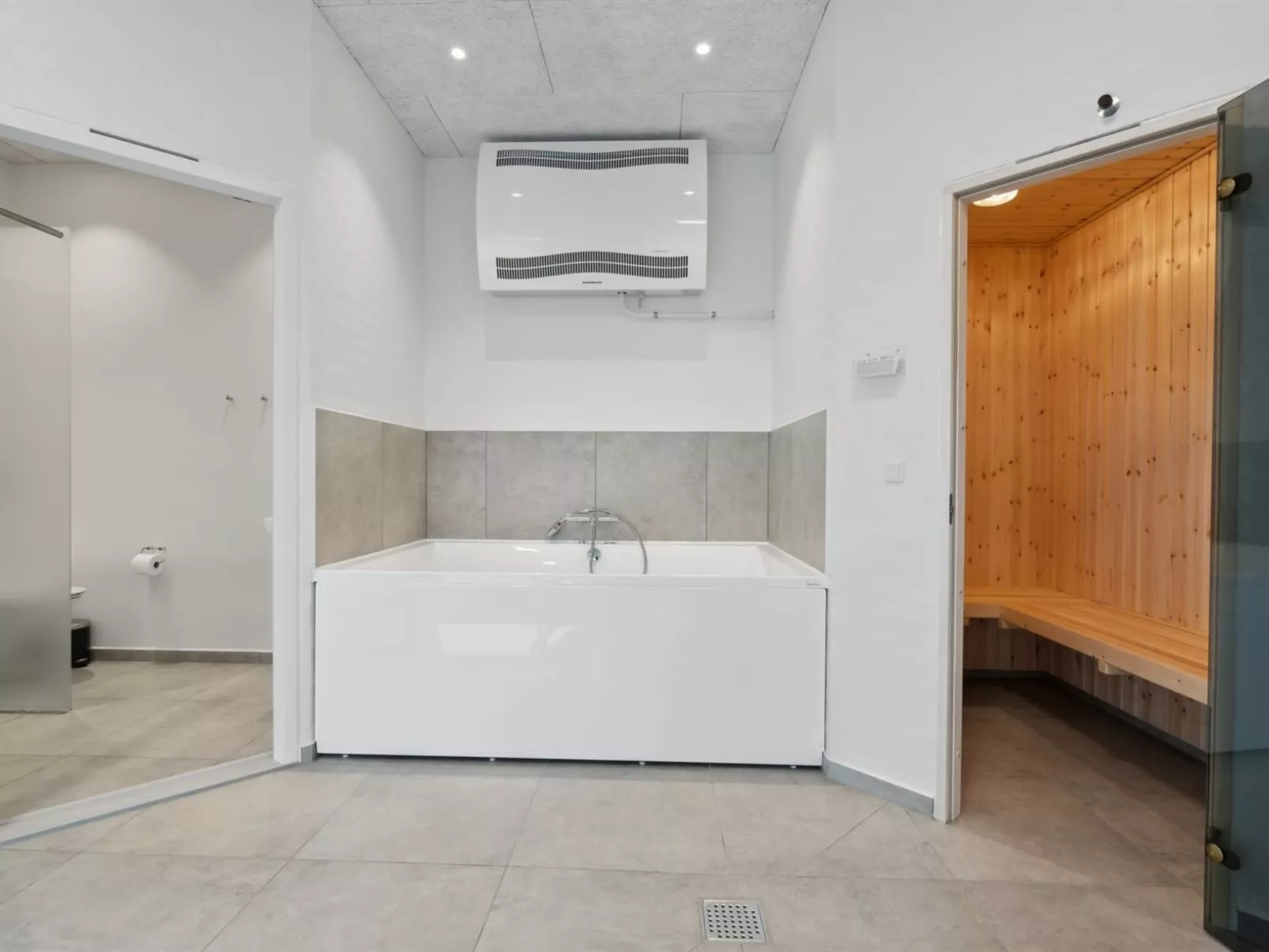 "Ann" - 1.3km from the sea-Dedans