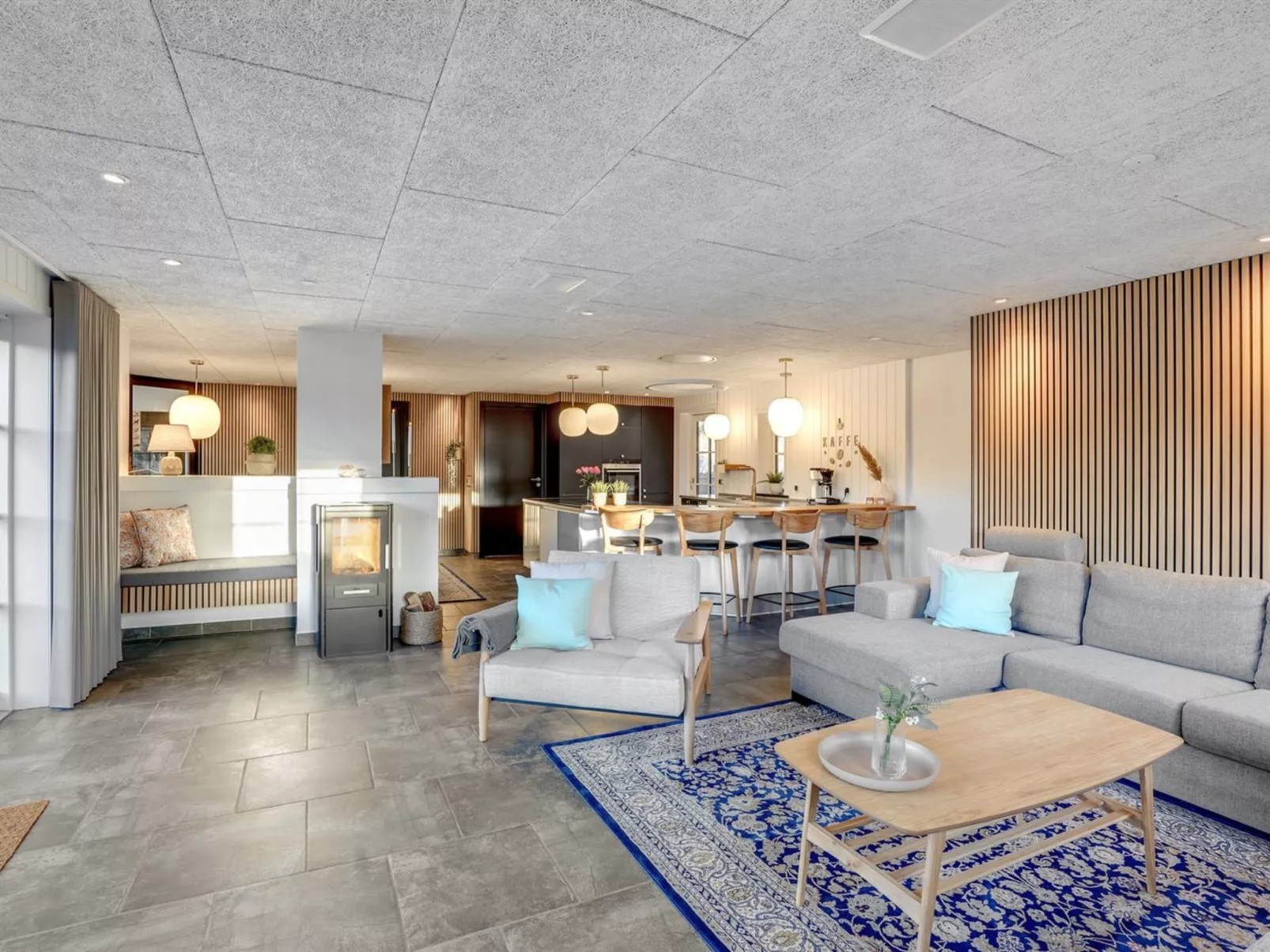 "Oskari" - 1.3km from the sea-Inside