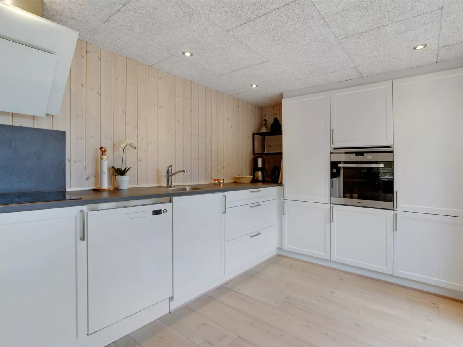 "Solgunn" - 900m from the sea-Inside