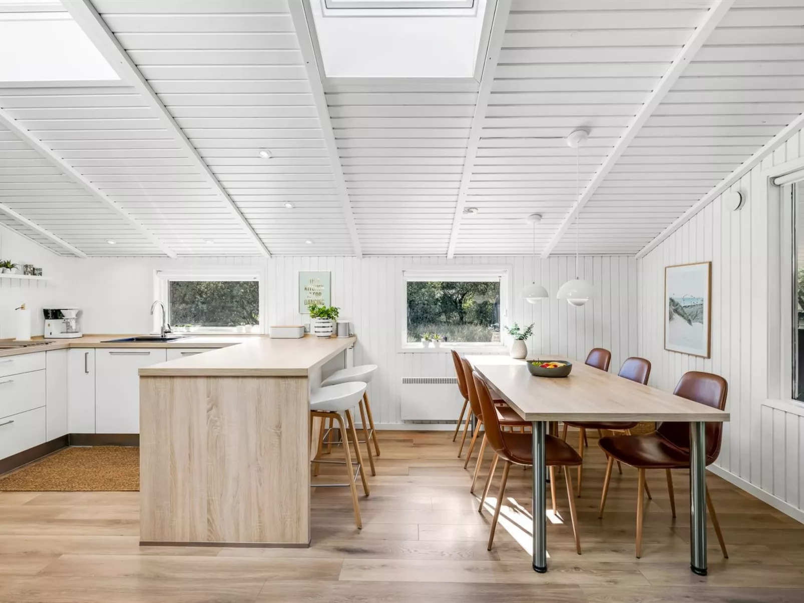 "Eirik" - 2.5km from the sea-Inside