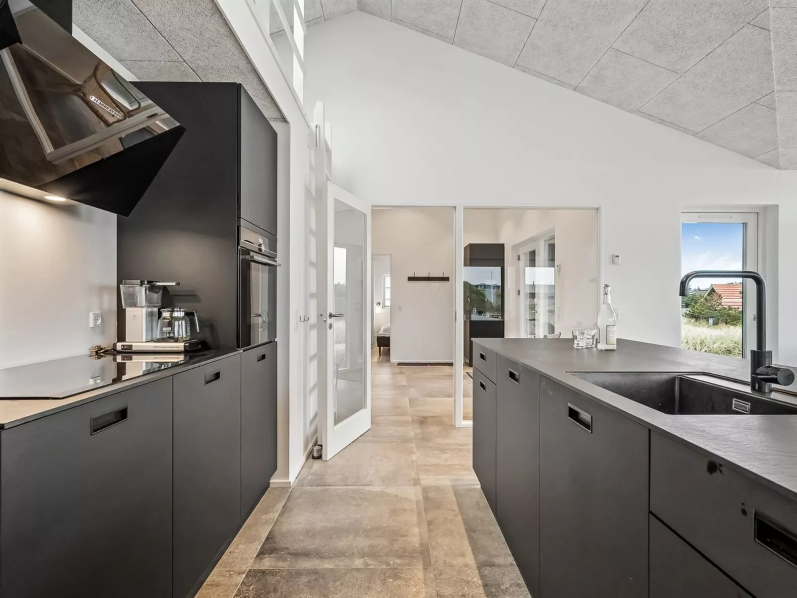 "Chenoa" - 350m from the sea-Dedans