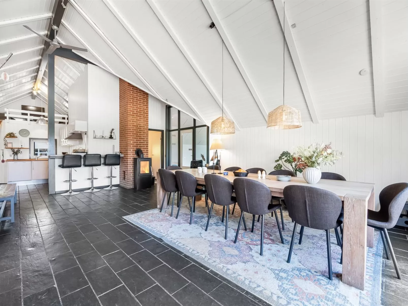 "Aage" - 1.7km from the sea-Drinnen