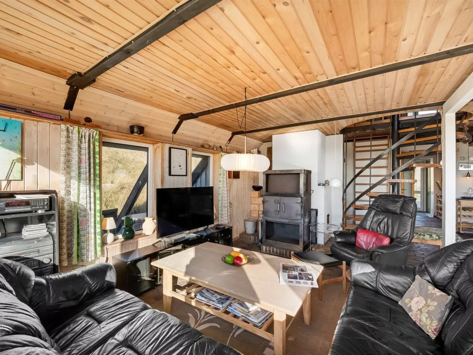 "Kurt" - 75m from the sea-Drinnen