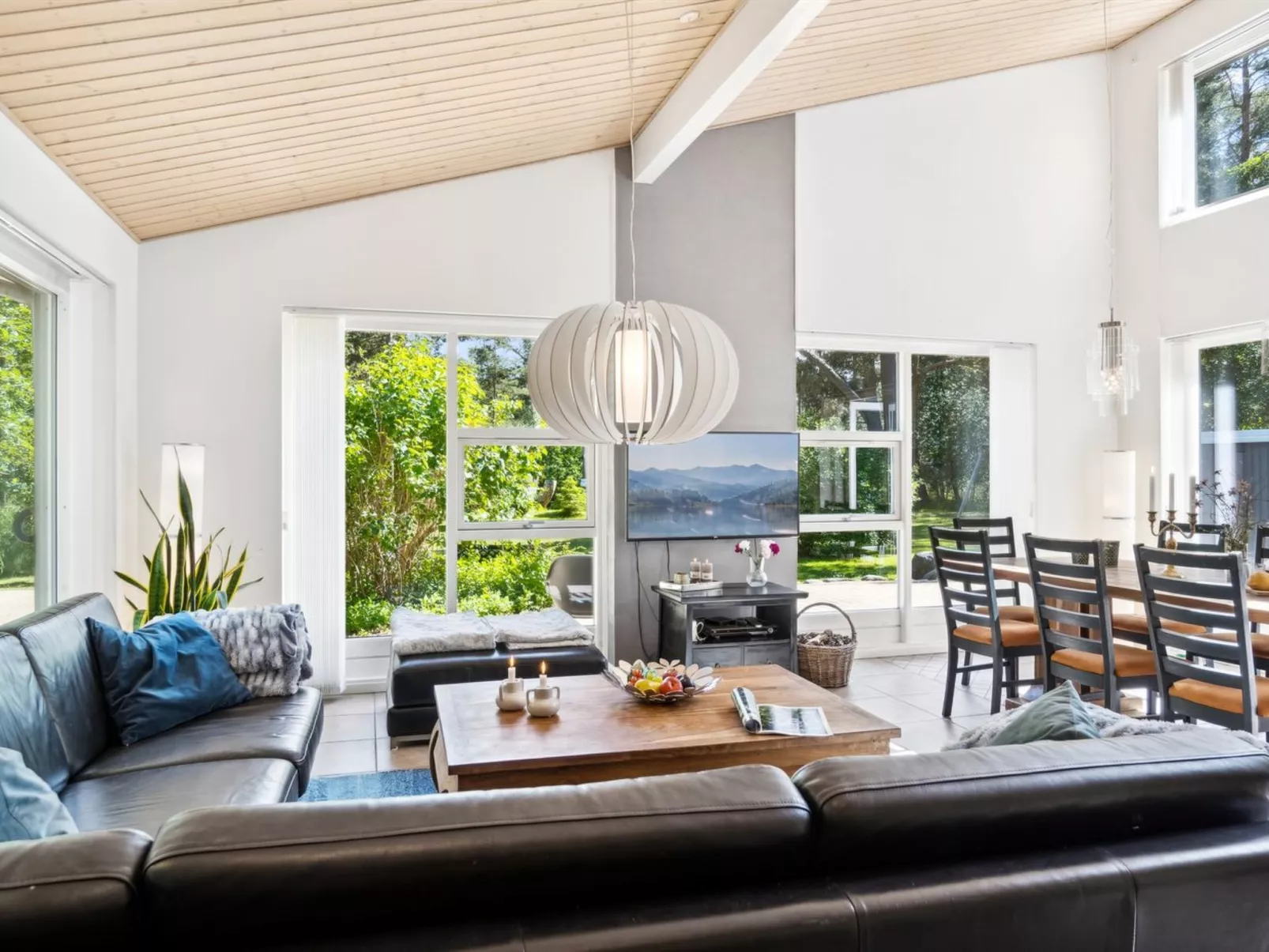 "Romil" - 2.1km from the sea-Inside