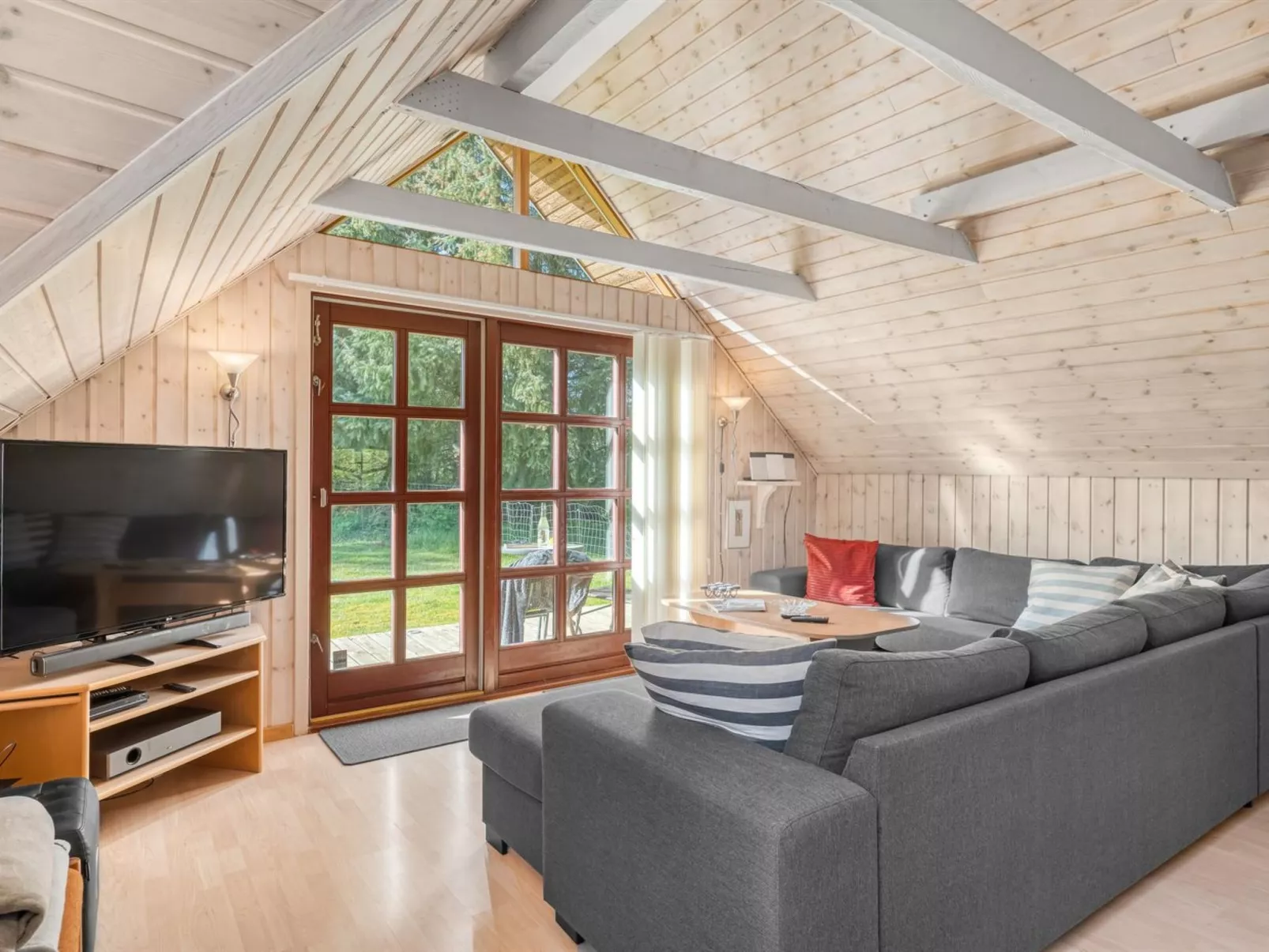 "Niesina" - 600m to the fjord-Drinnen