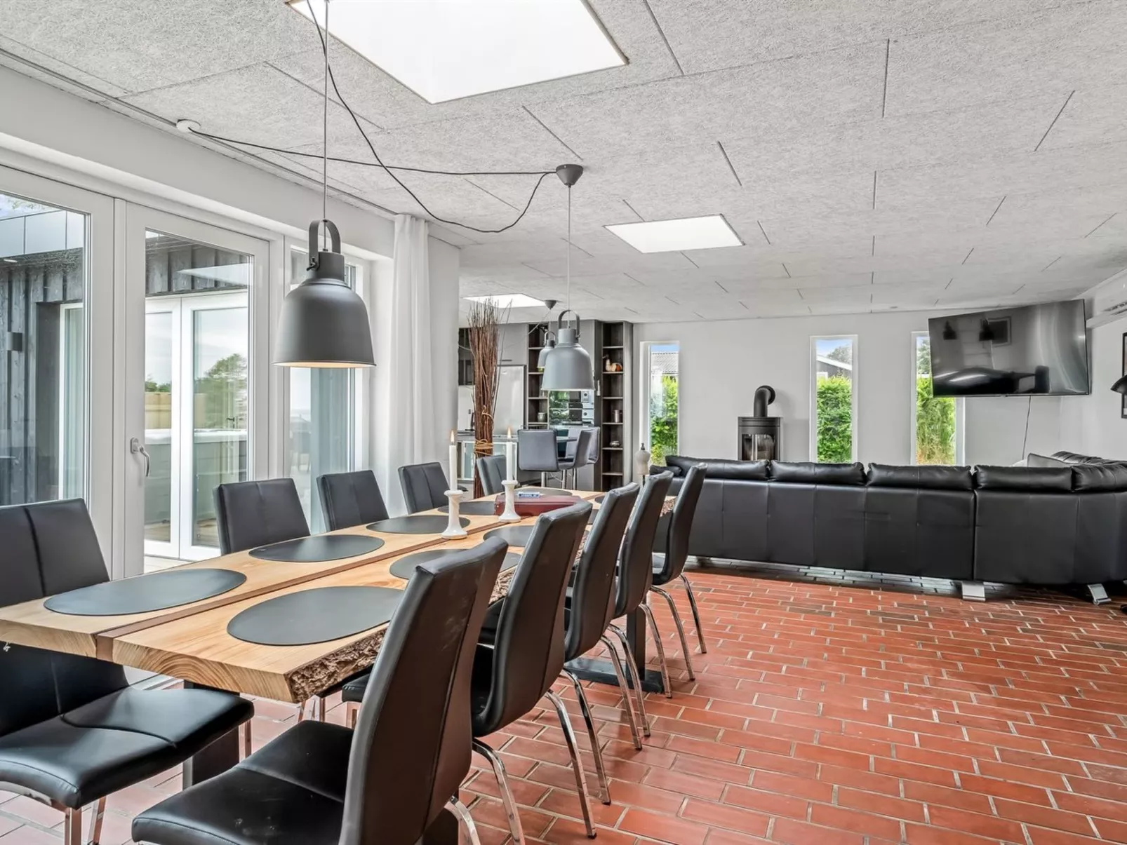 "Tonna" -  from the sea-Inside