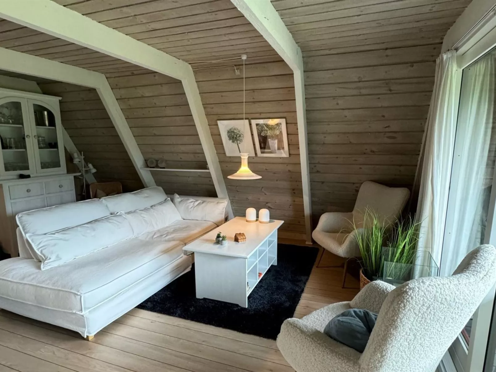 "Erly" - 18km to the fjord-Inside