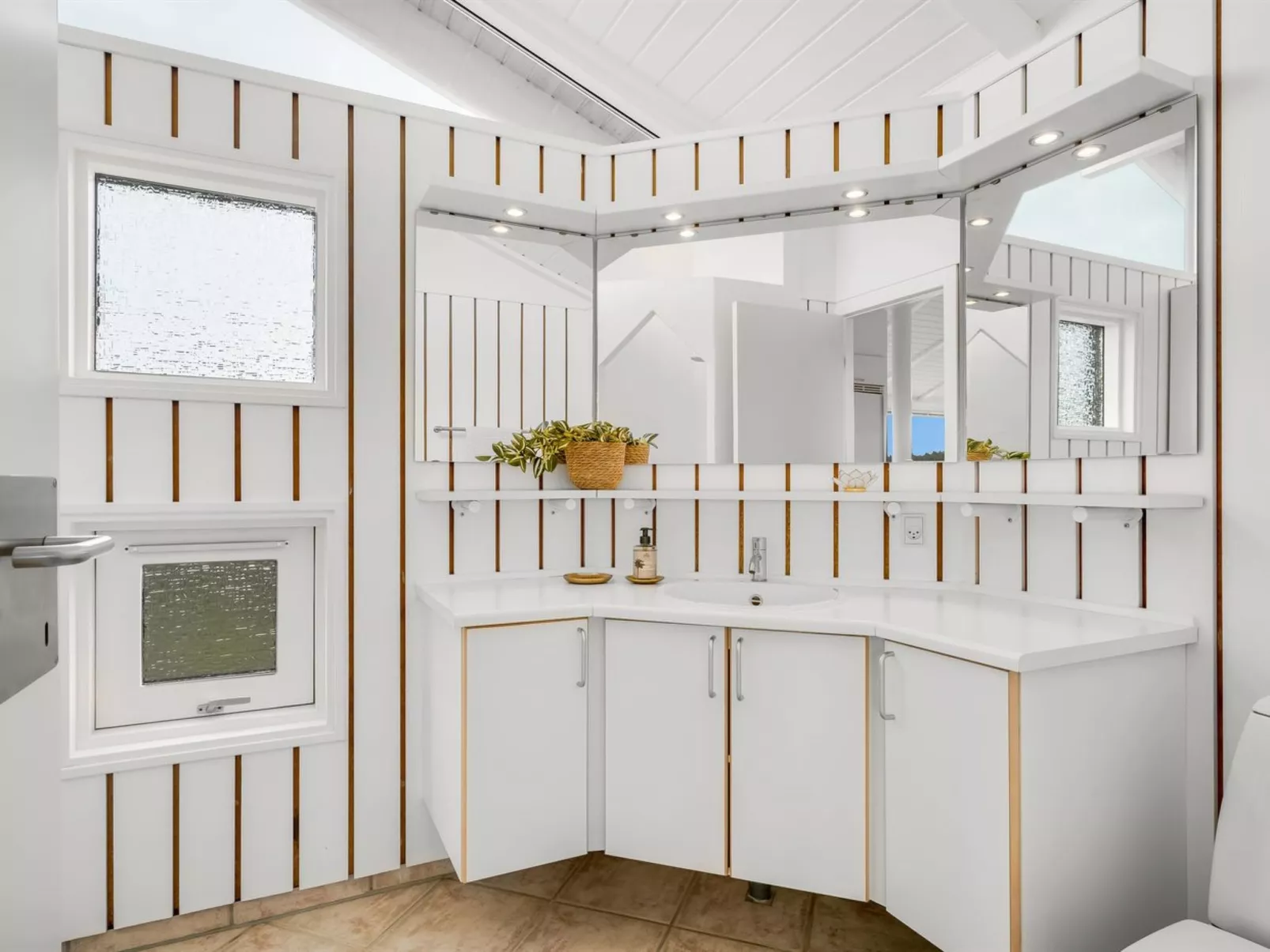 "Nuka" - 400m from the sea-Dedans