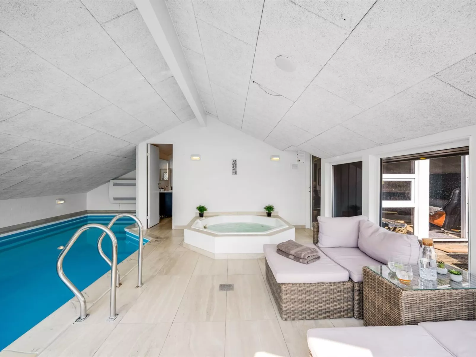 "Emin" - 700m from the sea-Draußen