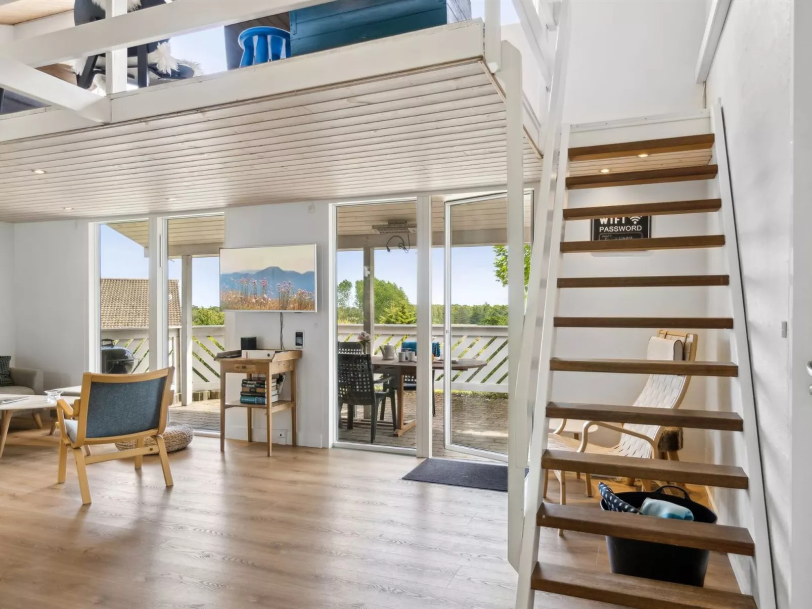 "Svenn" - 300m from the sea-Drinnen