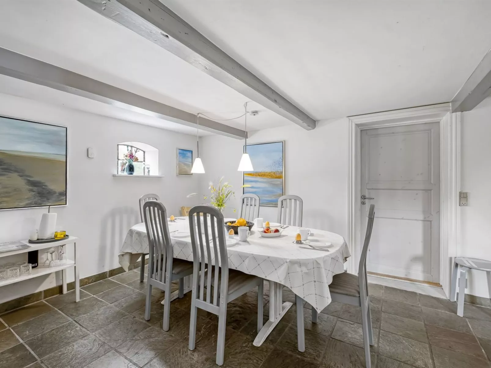 "Wiss" - 4.1km from the sea-Inside