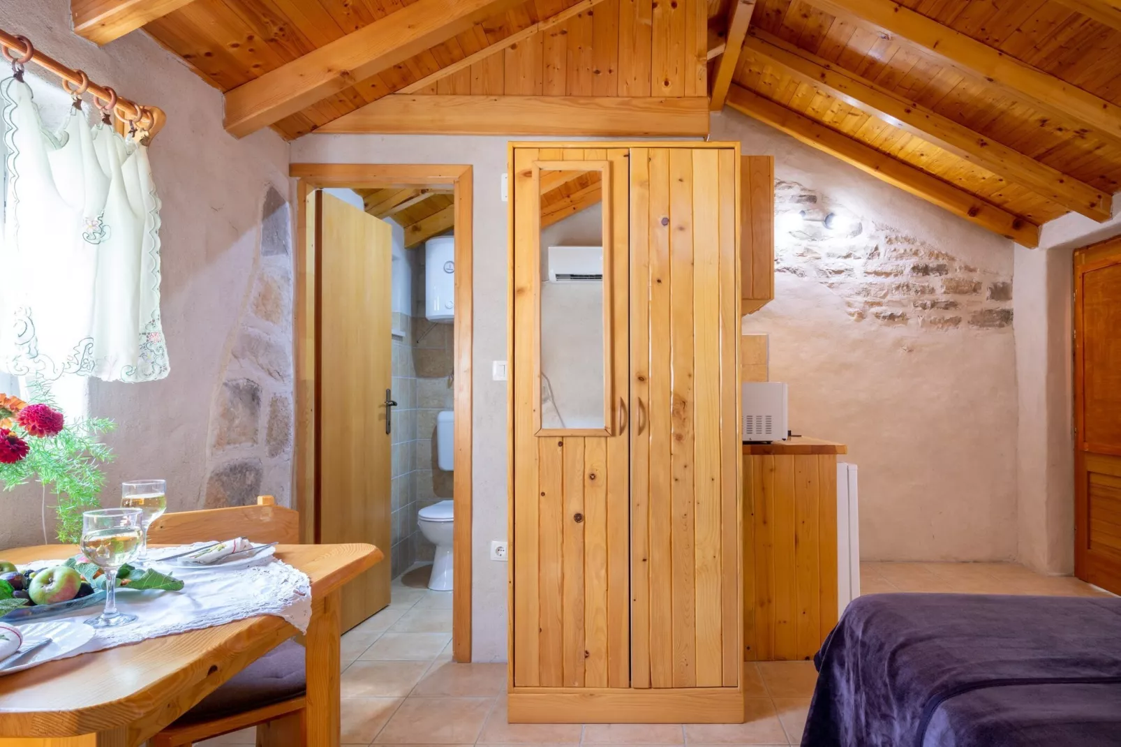 Stone House Harmony -Studio Apartment with Patio and Garden View ( 2 )-Innenbereich