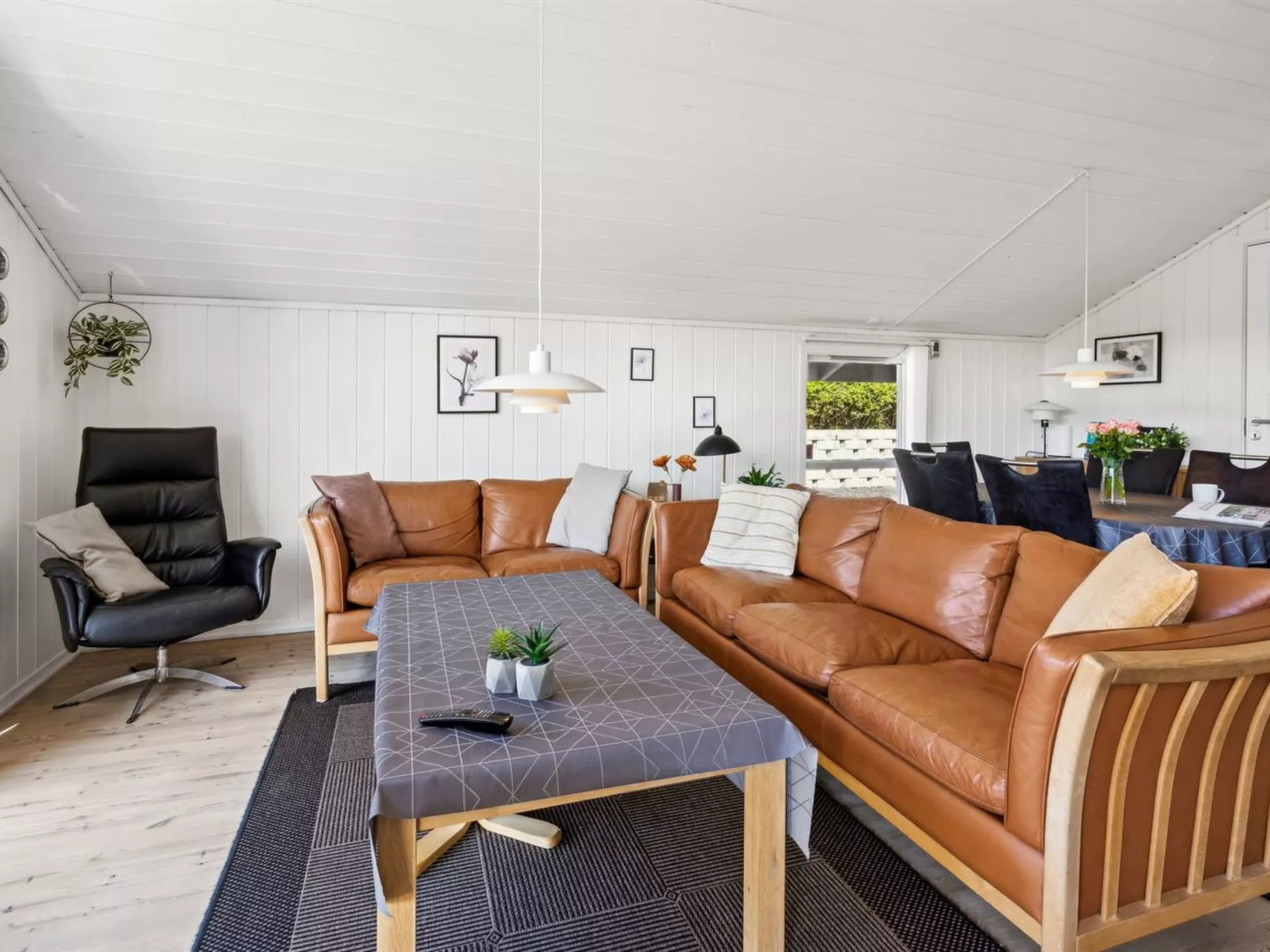 "Enida" - 350m to the fjord-Inside