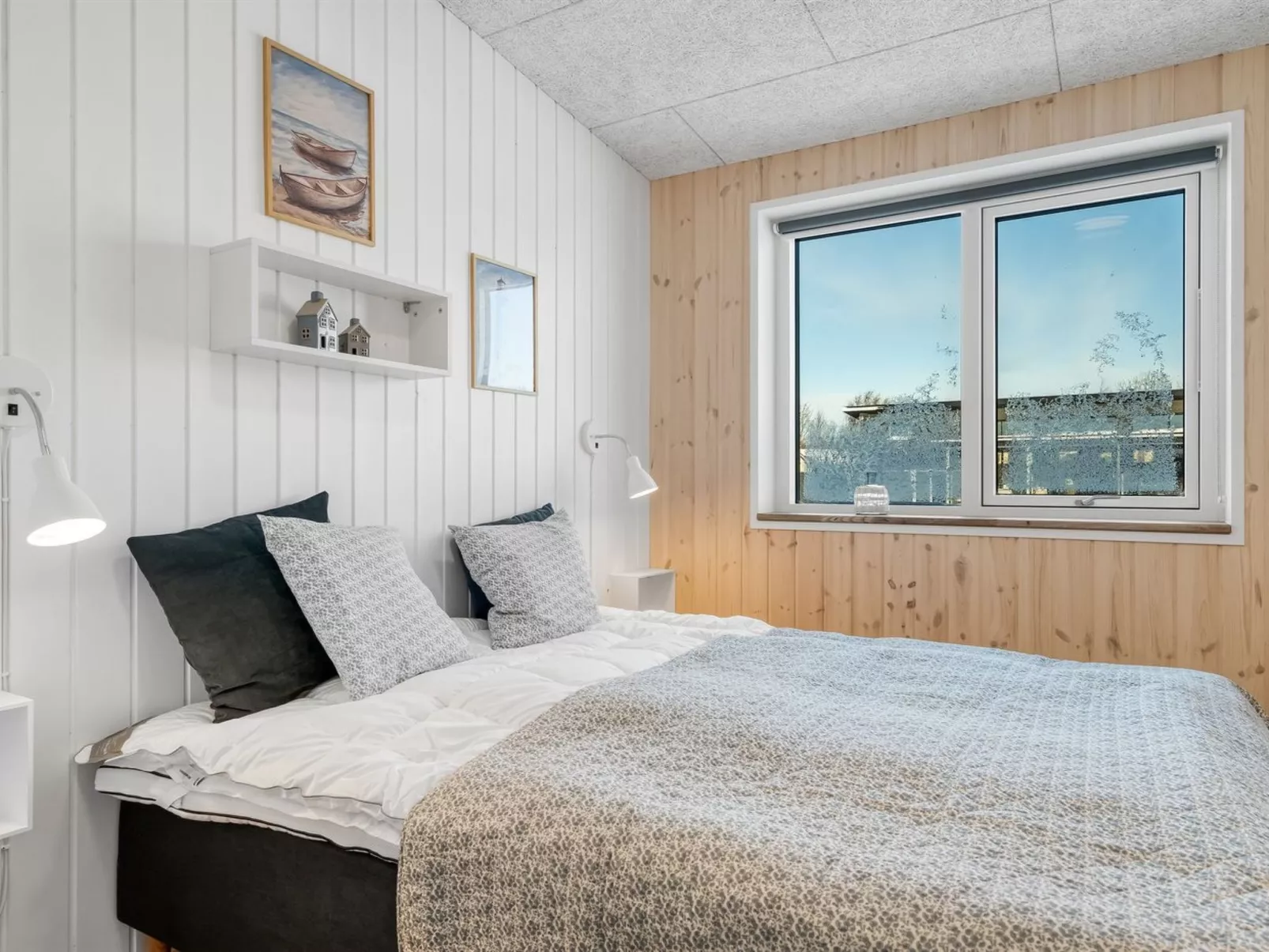 "Elevus" -  from the sea-Inside