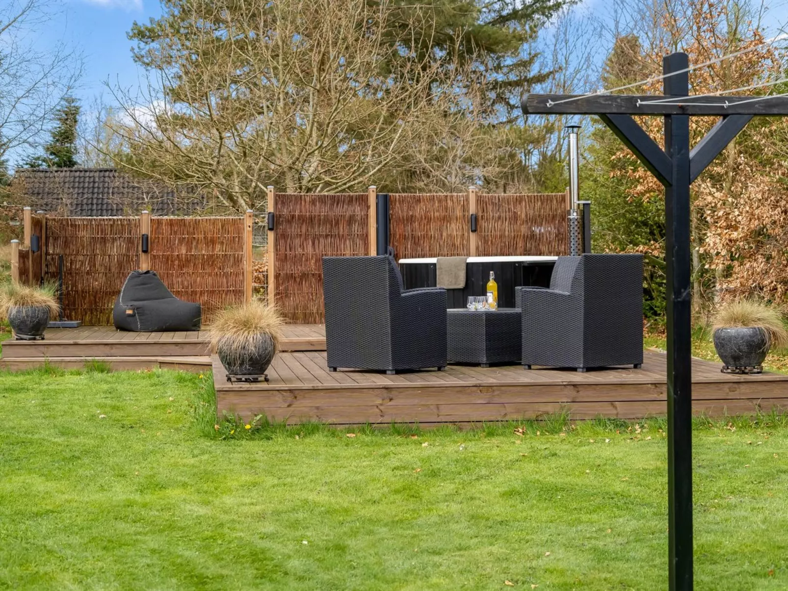 "Maunu" -  from the sea-Dehors