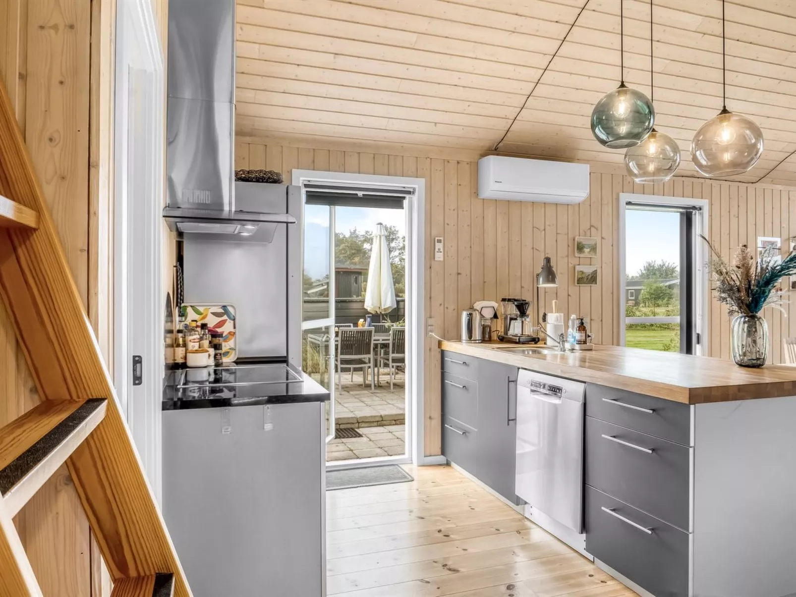 "Carlina" - 700m to the fjord-Inside