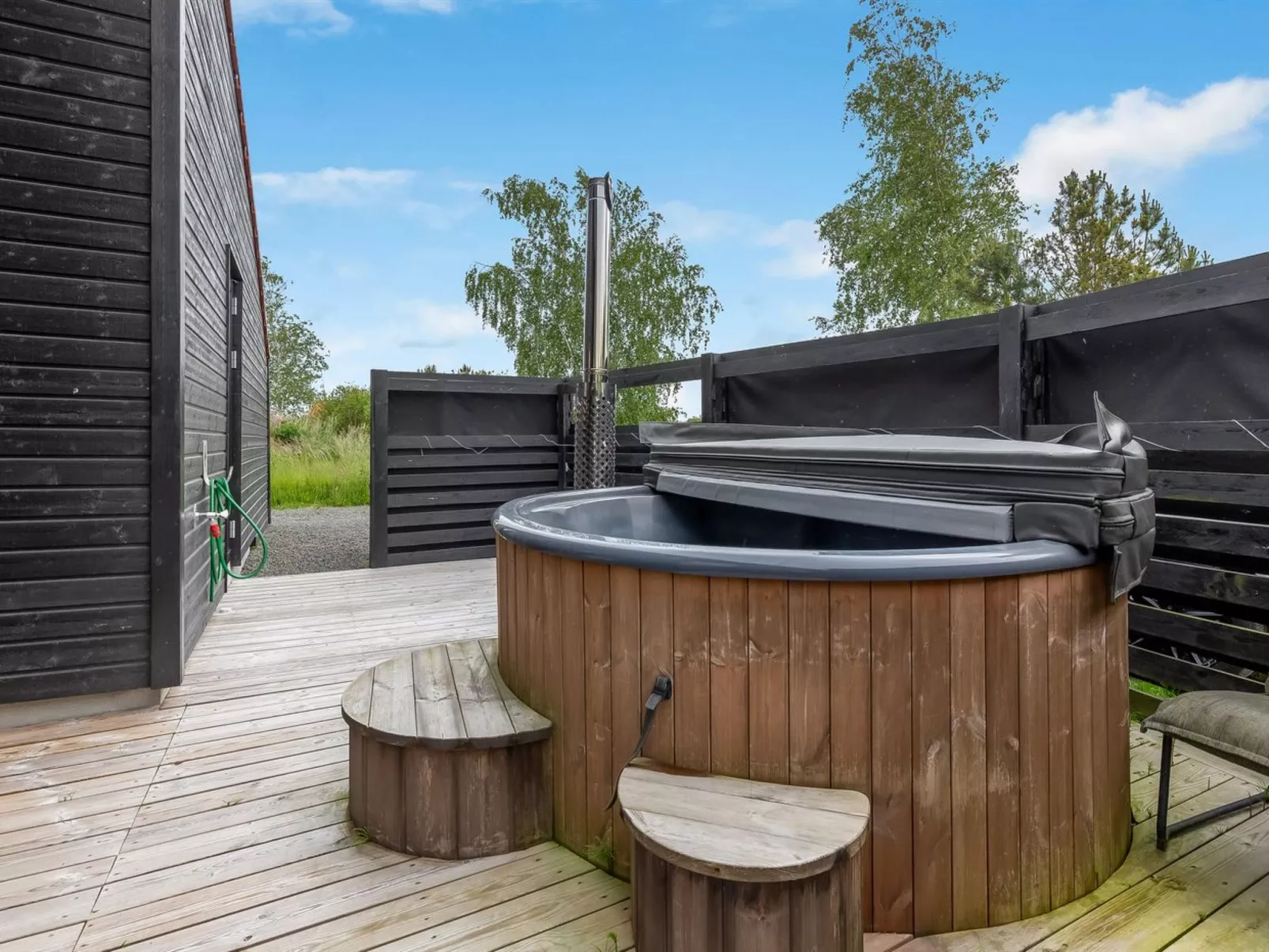 "Dyke" - 1.5km from the sea-Drinnen