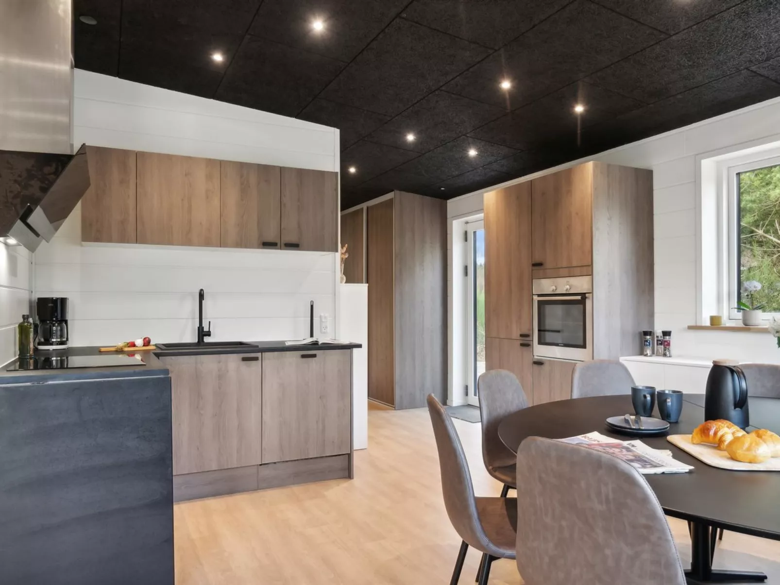 "Danske" - 6.8km from the sea-Inside